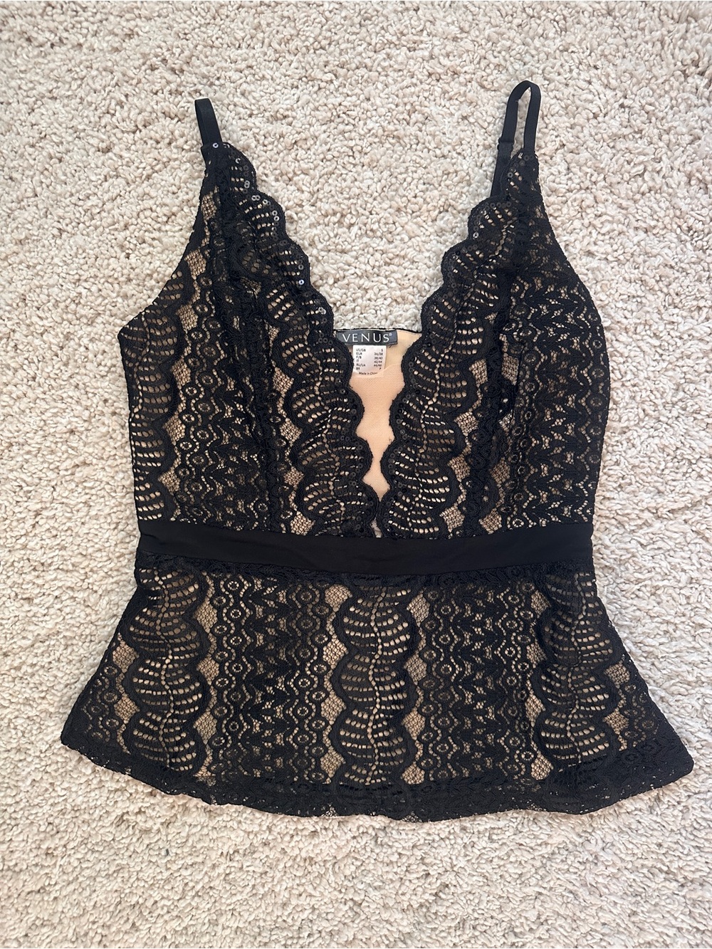 VENUS S Black Lace V-Neck Camisole Tank Top with Scalloped Trim